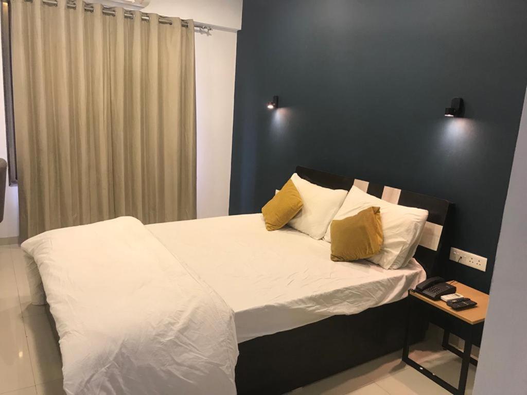 ホテル Hooliv 7 Avenues G Block プネ エクステリア 写真